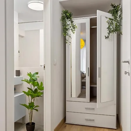 Living In Color - Modern Getaway Apartment Bucharest Exterior photo