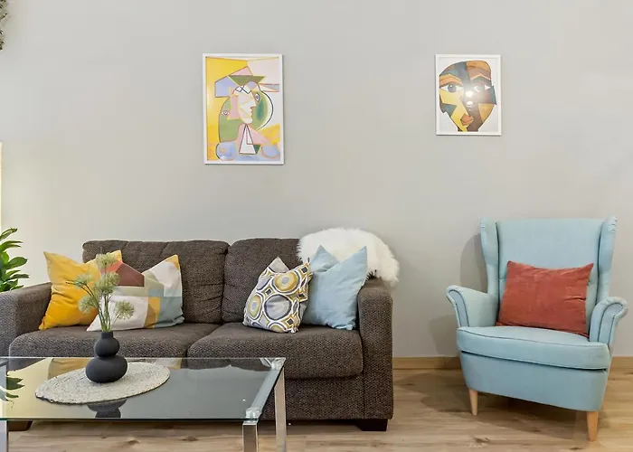 Living In Color - Modern Getaway