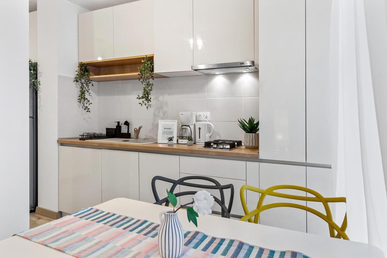Living In Color - Modern Getaway * Bucarest