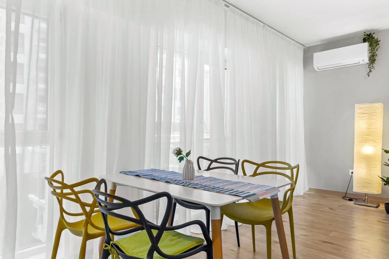 Living In Color - Modern Getaway Bucarest